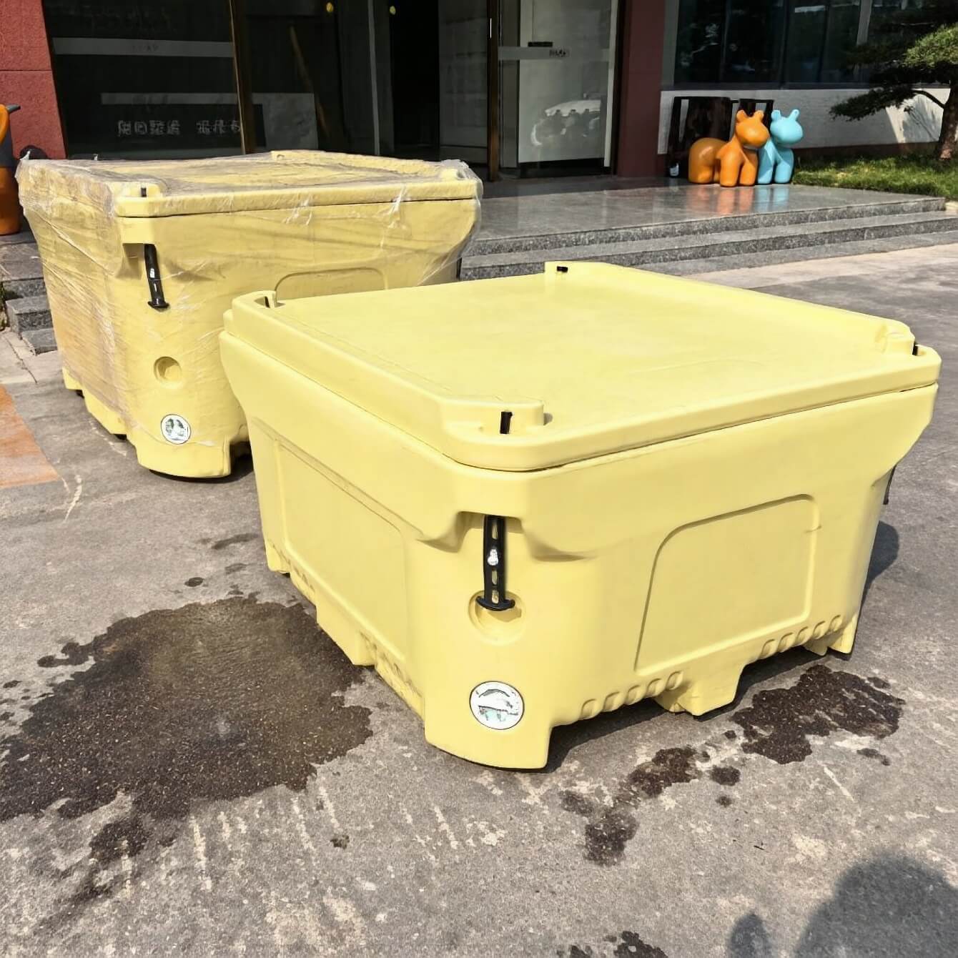 Real‑life photos of Mellow large seafood cooler bin insulated cooler box actual product